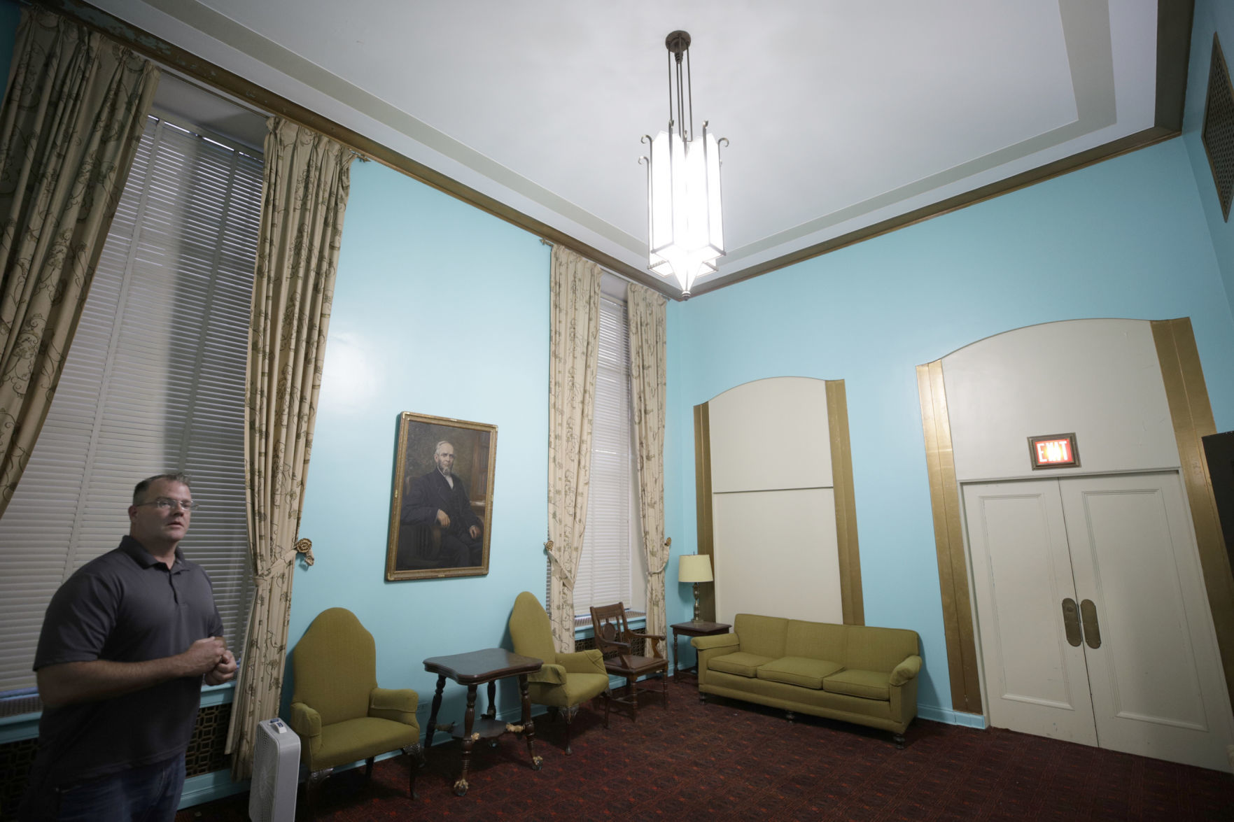 chumbley_jim-goldroom-100319.JPG